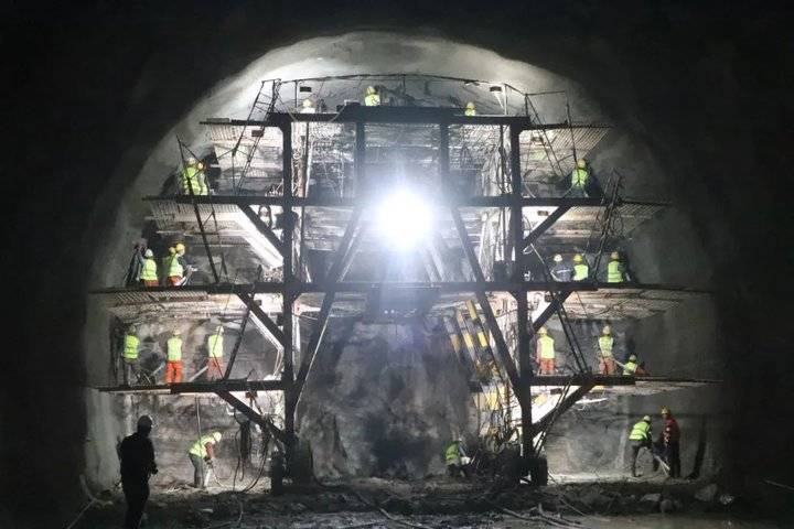 線輪廓度和面輪廓度_設計開挖輪廓線_隧道開挖爆破設計