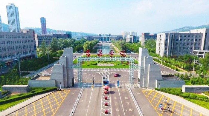 呂梁學院環境怎么樣（呂梁學院離市區遠嗎）