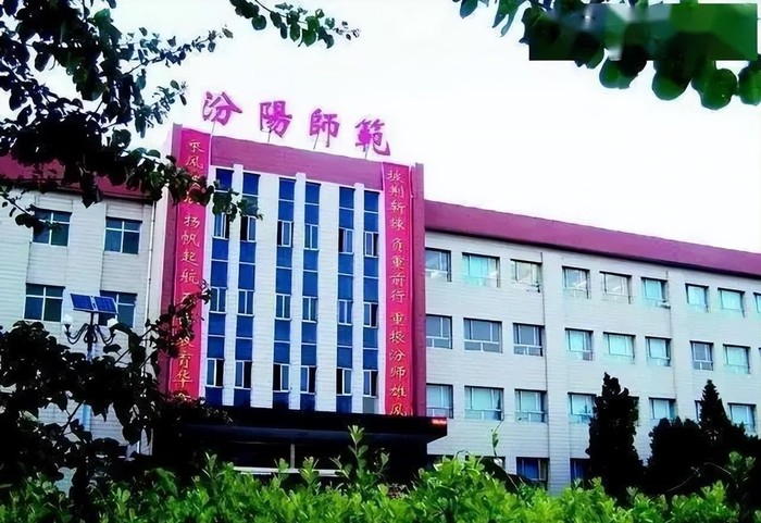呂梁學院環境怎么樣（呂梁學院離市區遠嗎）