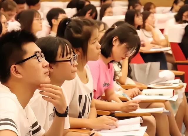 三本和專科哪個(gè)好_專科好本科好_專科好本科哪個(gè)好