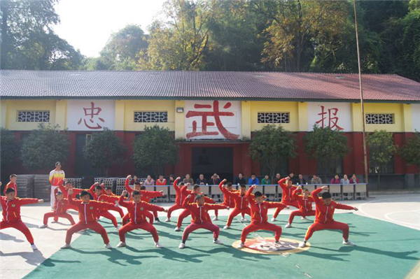 衡陽南岳武術學校一年學費多少錢_文武學校學費相關-衡陽縣船山文武學校