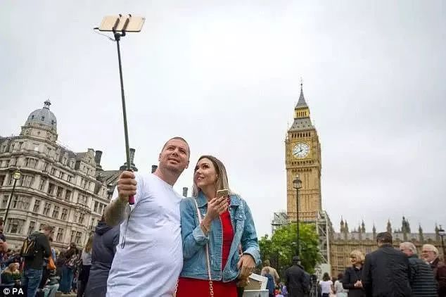 大本鐘修繕工程_大本鐘皇家藍(lán)表盤(pán)翻新_英國(guó)大本鐘時(shí)隔5年再敲響