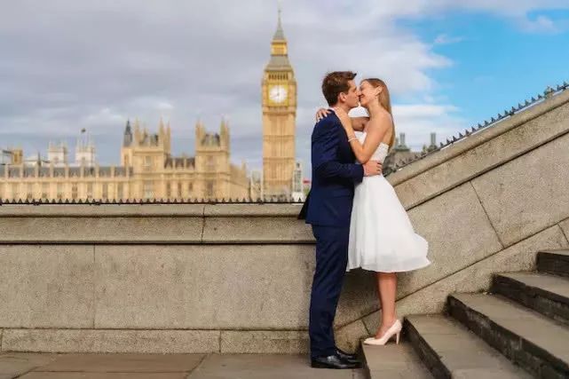 英國(guó)大本鐘時(shí)隔5年再敲響_大本鐘皇家藍(lán)表盤(pán)翻新_大本鐘修繕工程