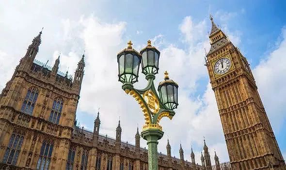 大本鐘修繕工程_大本鐘皇家藍(lán)表盤(pán)翻新_英國(guó)大本鐘時(shí)隔5年再敲響